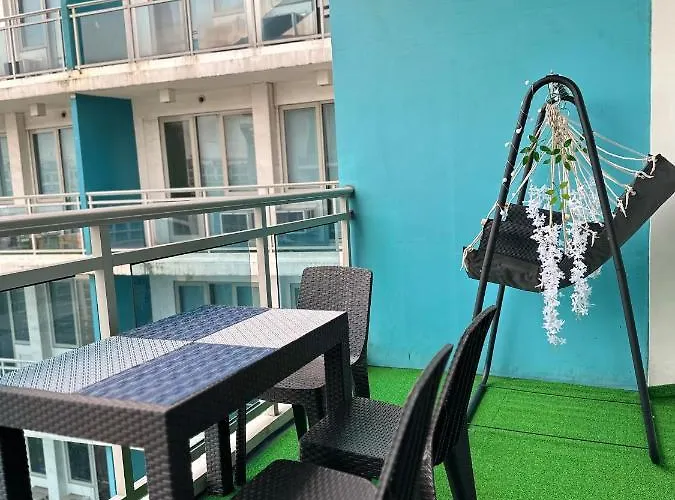 In Paranaque - Blisscape Azure Lodge *